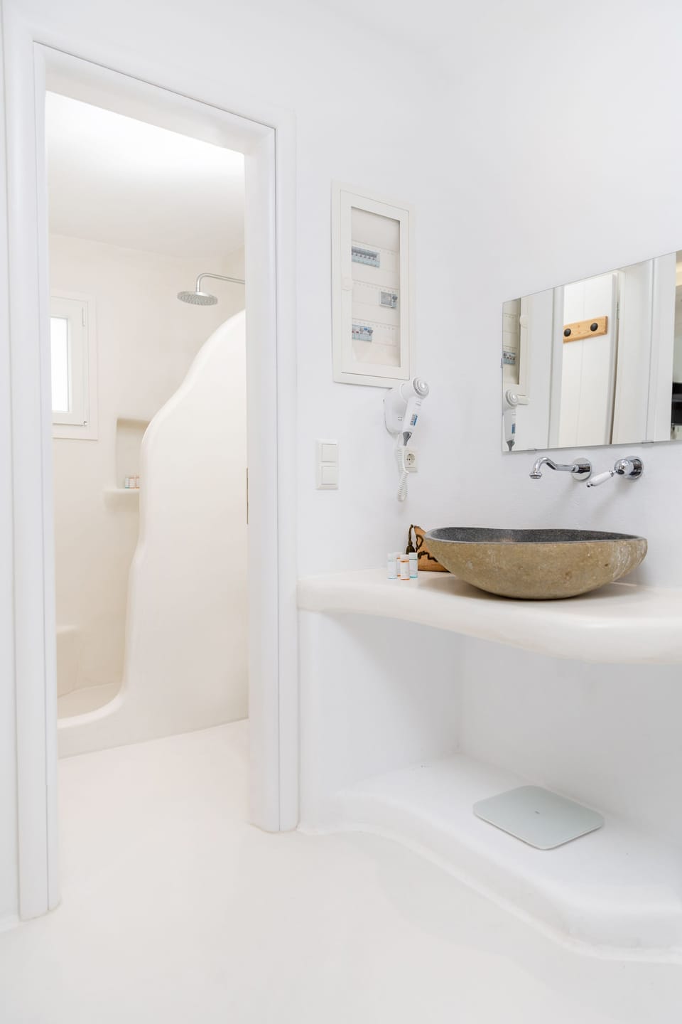 Premium Studio Suite (Outopia) | Bathroom | Shower, rainfall showerhead, hair dryer, towels