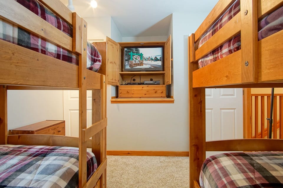 This room faces the parking lot.