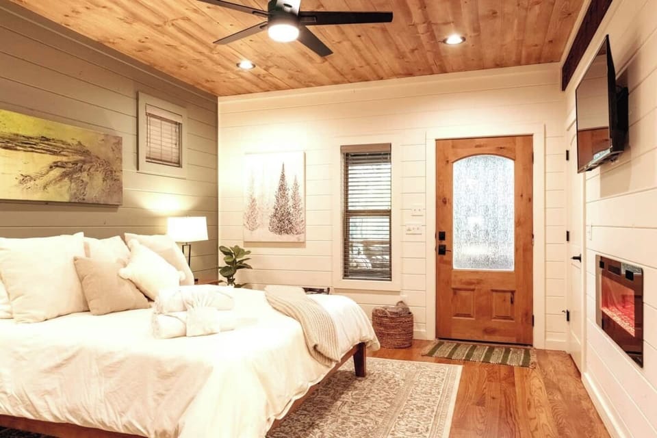 Fireplace and TV in the bedroom!