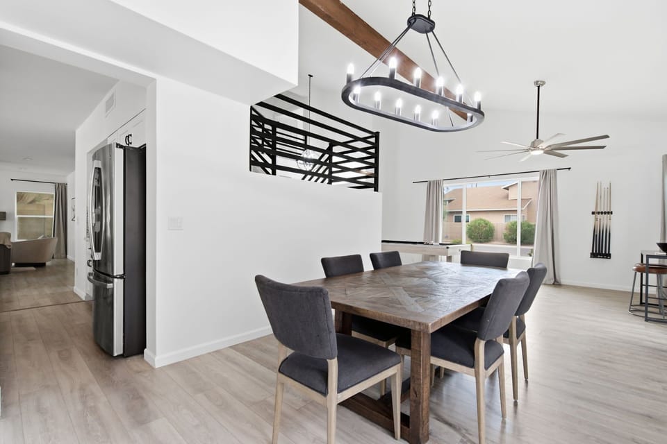 Formal dining area with seating for 6.
