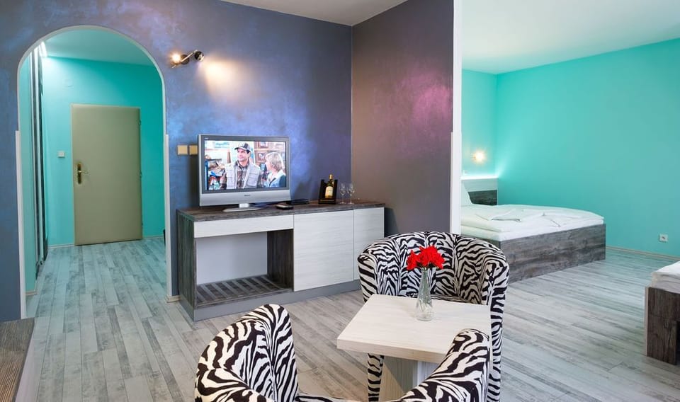 Quadruple Room | Minibar, desk, WiFi (free), individually decorated