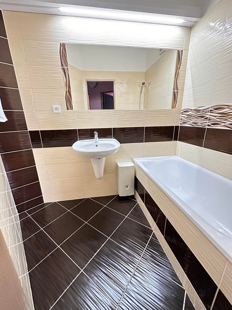 Apartment | Bathroom | Combined shower/tub, heated floors, towels, soap