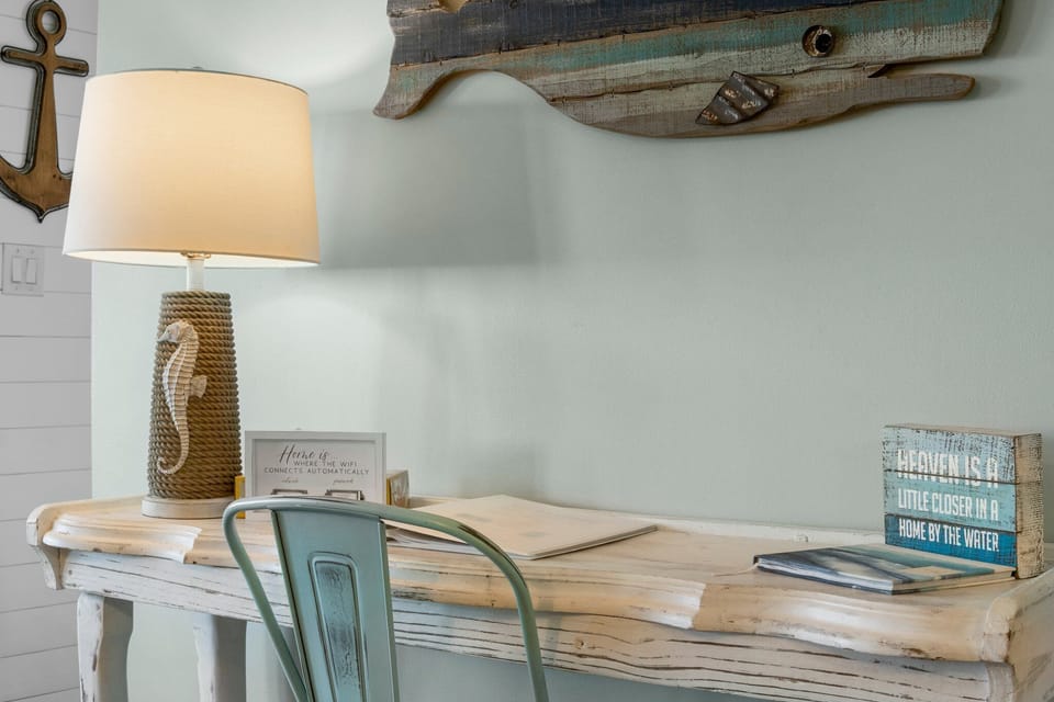 Writing desk/entry table.