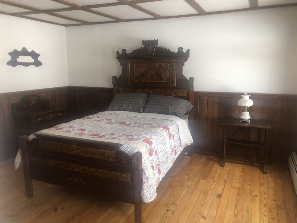 Bedroom with double bed.