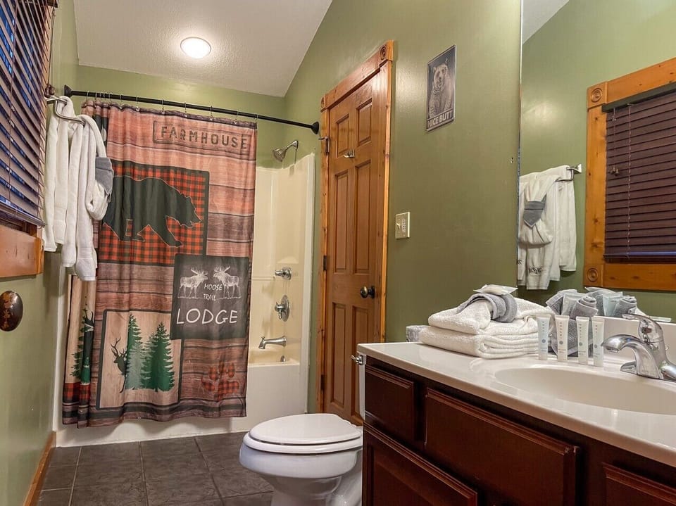 Second full bath — Smoky Mountain Escape has one on each level