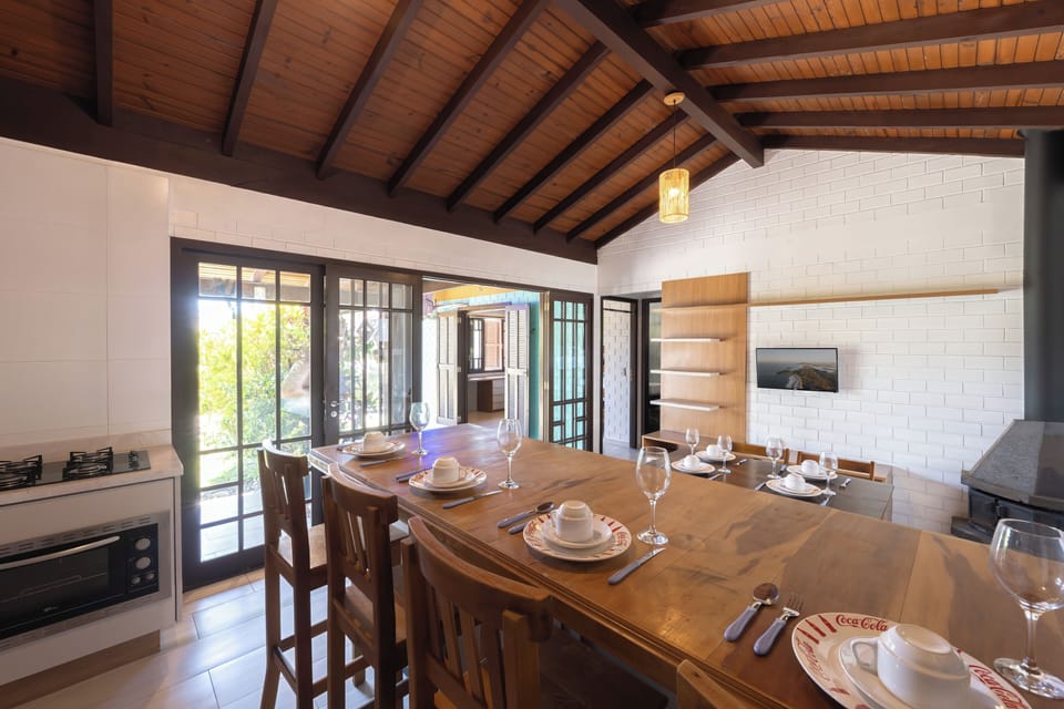 Premium Studio, Lanai | Private kitchen | Full-size fridge, microwave, oven, toaster