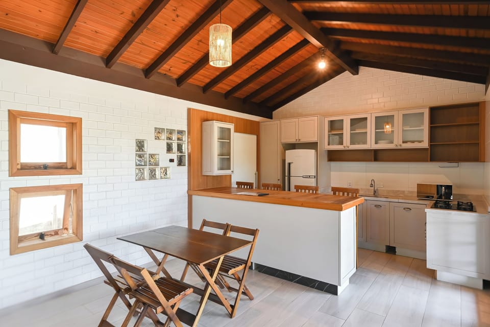 Premium Studio, Lanai | Private kitchen | Full-size fridge, microwave, oven, toaster