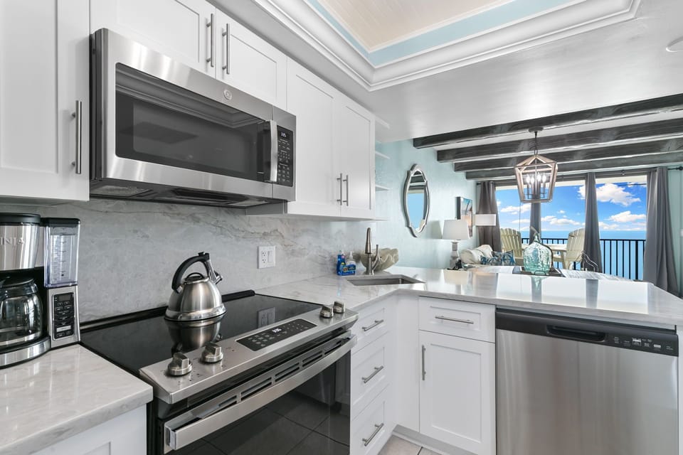 New renovation kitchen cabinets and quartz countertops and backsplash.