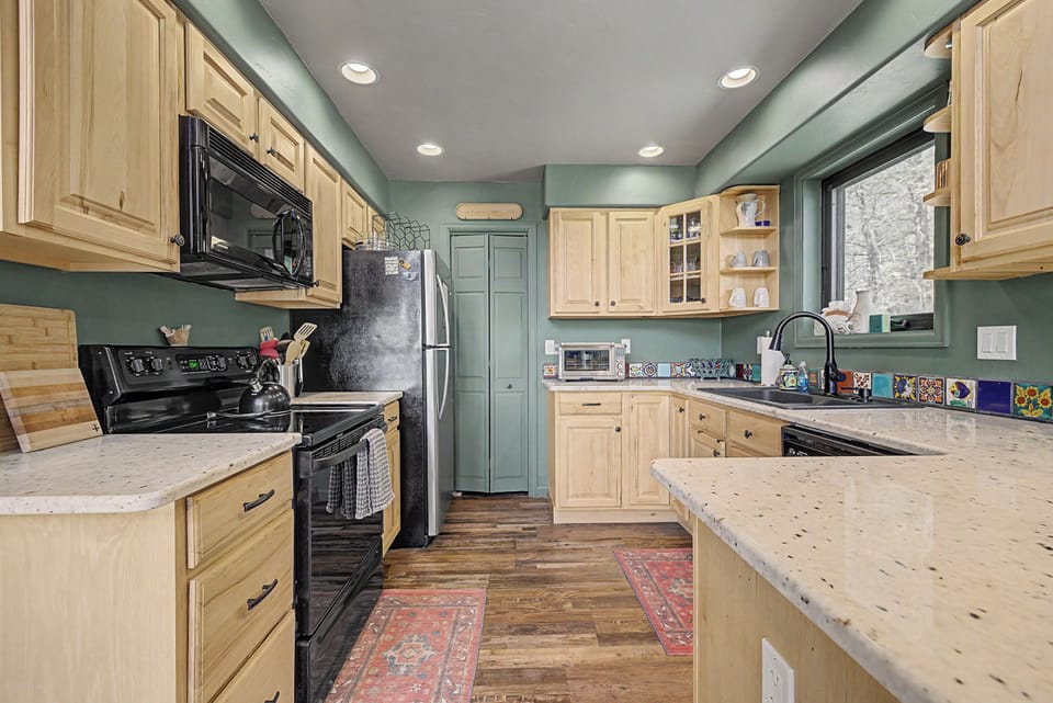 The full-service kitchen has all of the modern appliances and cooking gadgets needed to create your favorite gourmet meal.