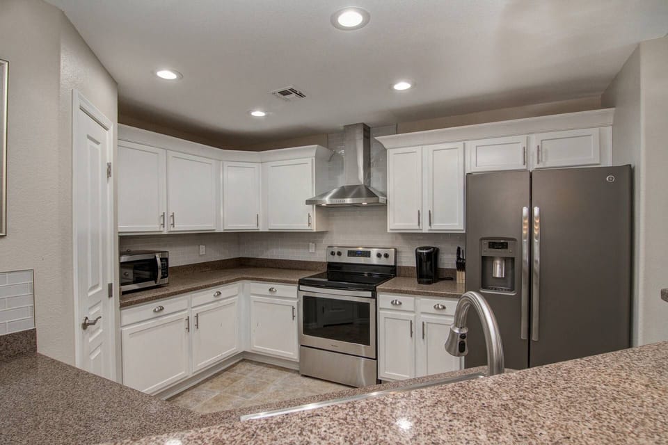 Upgraded kitchen with what you need to cook your favorite meals.