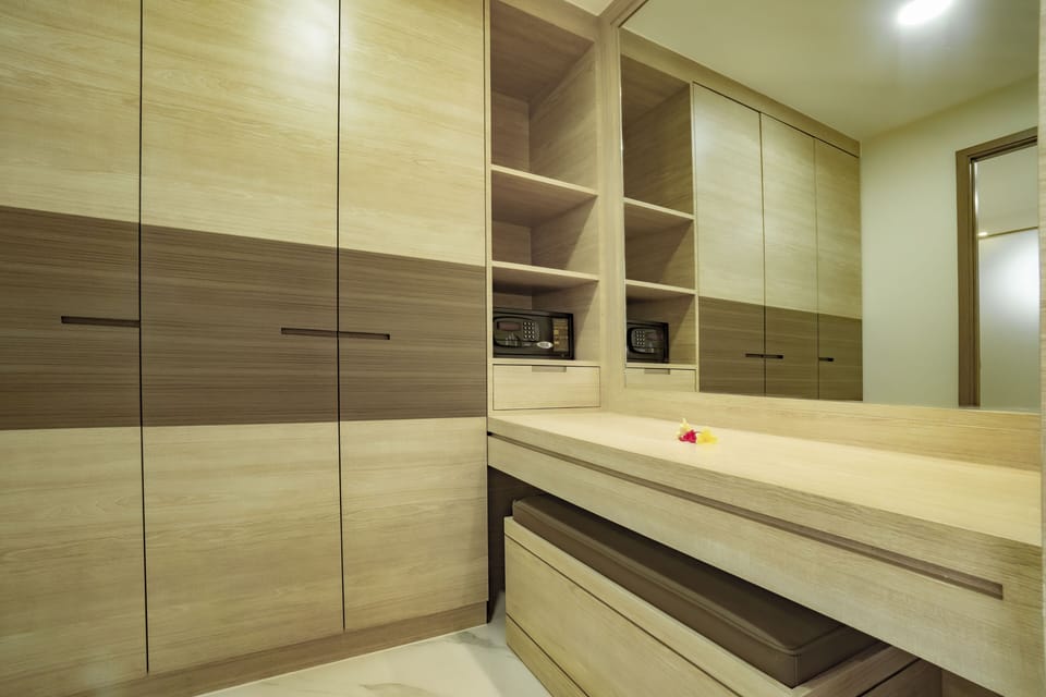 Sunrise Bay View Suite | In-room safe, desk, free WiFi, bed sheets