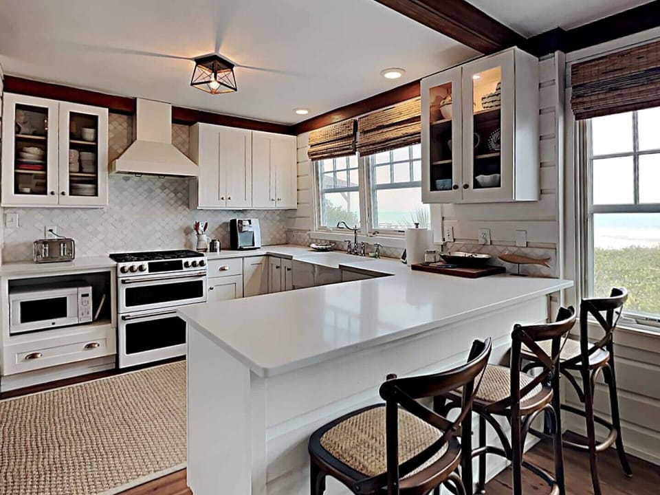 Breakfast Bar & Kitchen