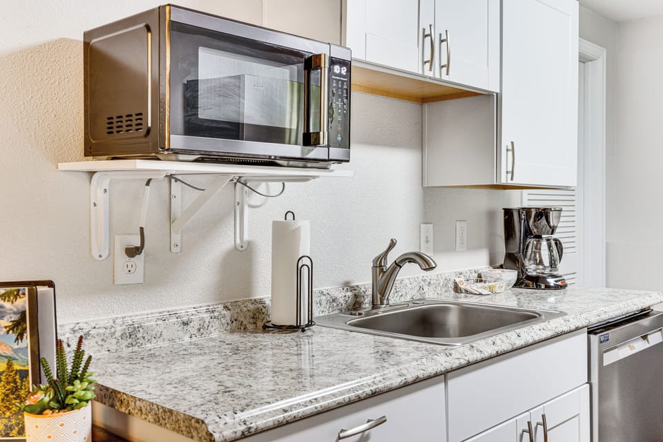 Kitchenette | Cooking Basics | Dishware & Flatware