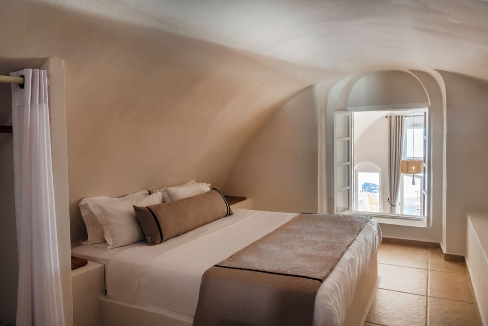 CALDERA PREMIUM SUITES WITH HOT TUB | Minibar, desk, soundproofing, free WiFi