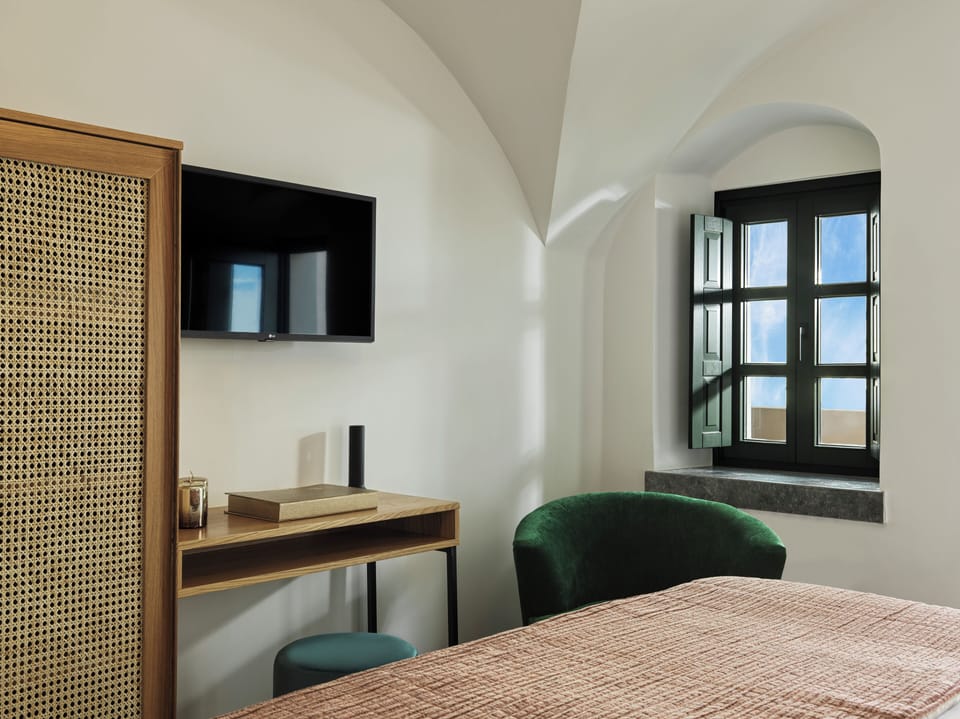 ESTATE MANSION TWO BEDROOM SUITE | Minibar, desk, soundproofing, free WiFi