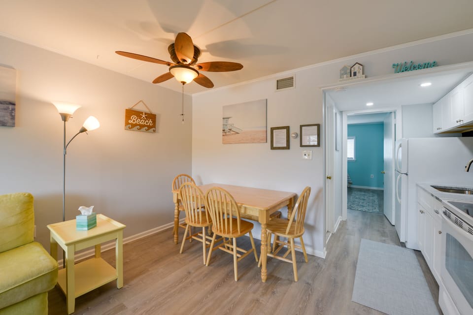 Dining Area | Dishware/Flatware Provided