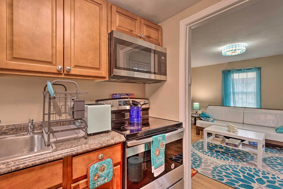 Kitchen | Well-Equipped | Crock-Pot | Blender | Coffee Maker