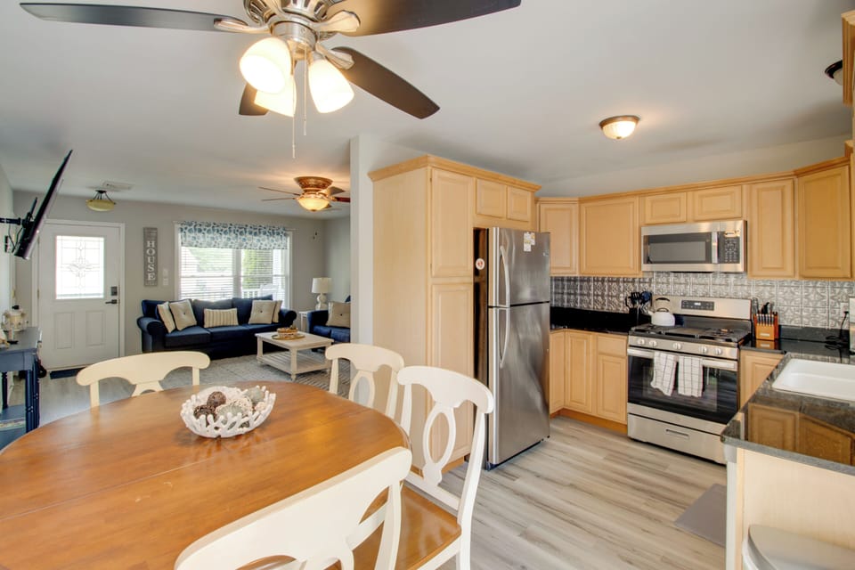 Dining Area | Dishware/Flatware