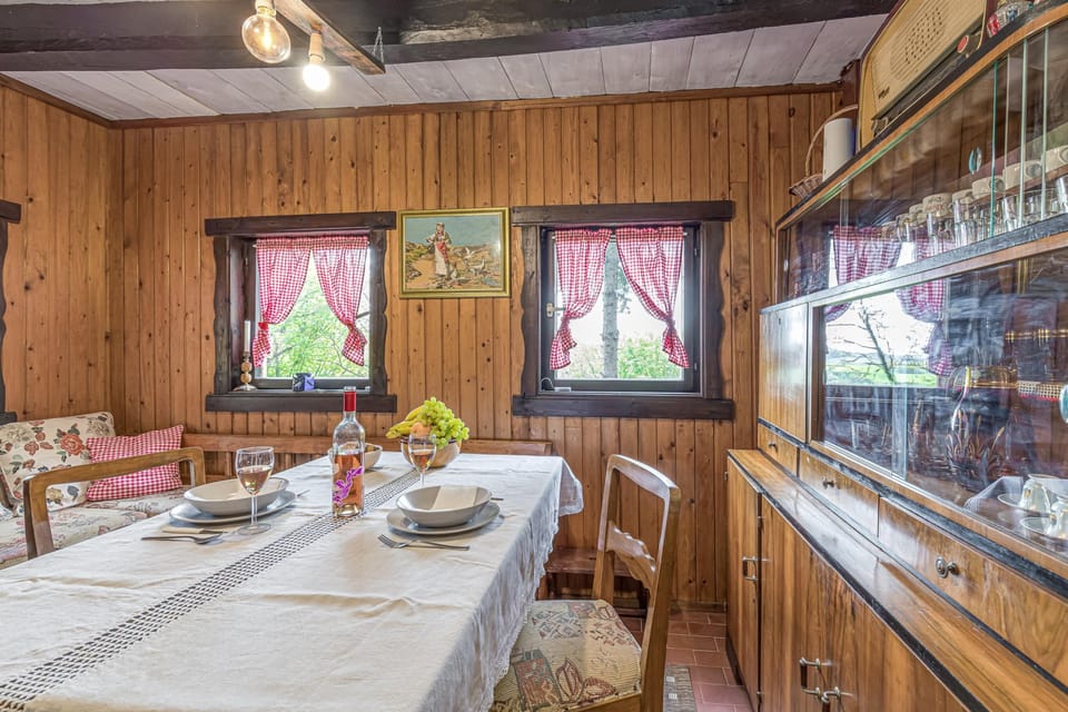 Family House, 2 Bedrooms, Fireplace, Mountainside (Chalet Birchwood With Whirlpool and) | Dining
