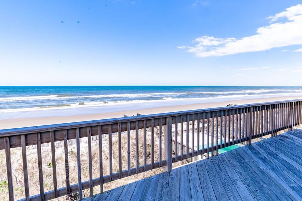 Panoramic Ocean Views from top Deck