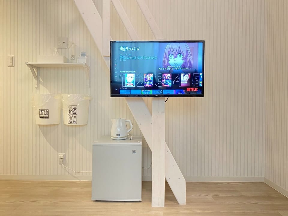 All of our TVs use smart TVs.