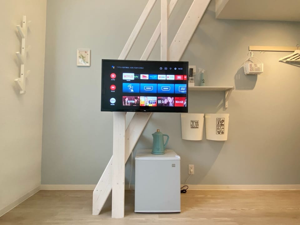 All of our TVs use smart TVs.