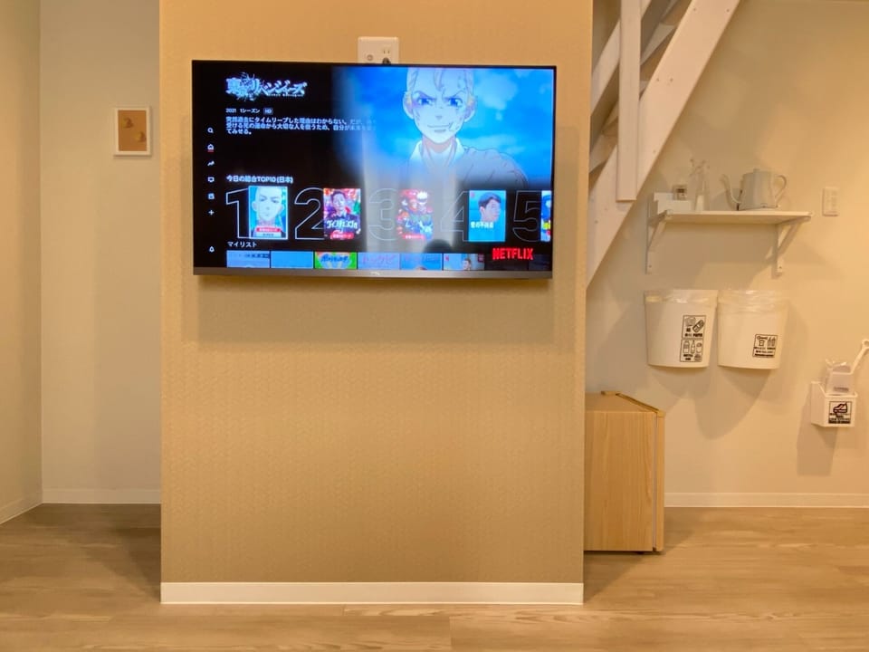 All of our TVs use smart TVs.