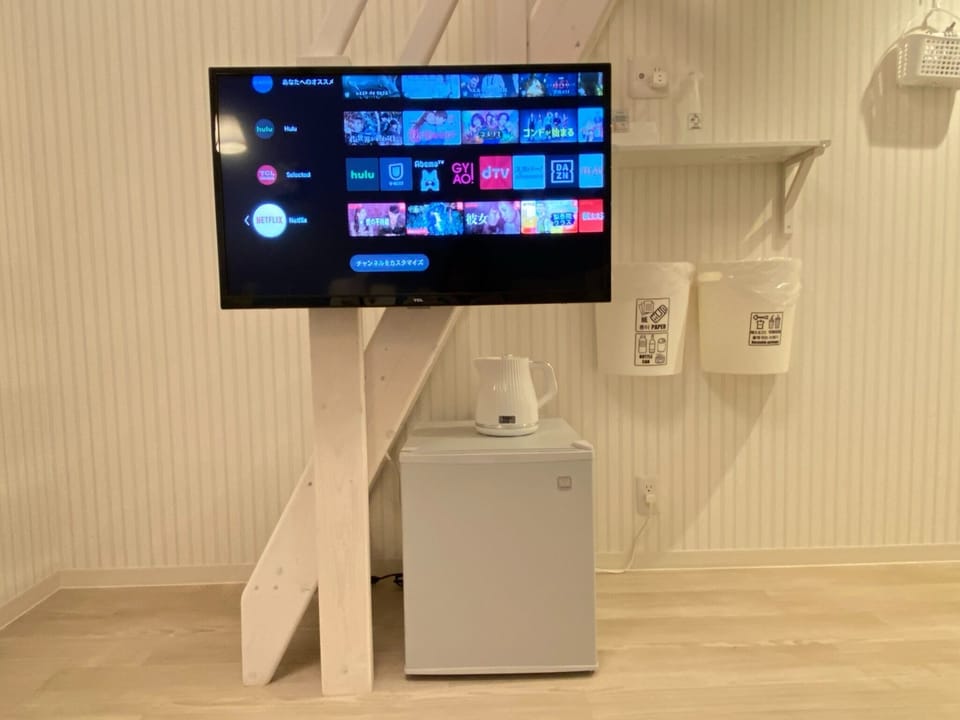 All of our TVs use smart TVs.