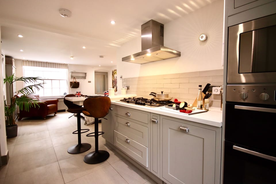 Fully loaded kitchen with integrated appliances and  sleek Corian worktops!