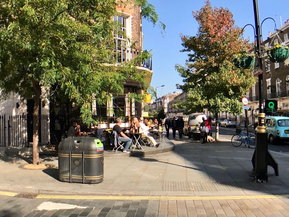 Loads of restaurants and cafes within 5 minutes walk 