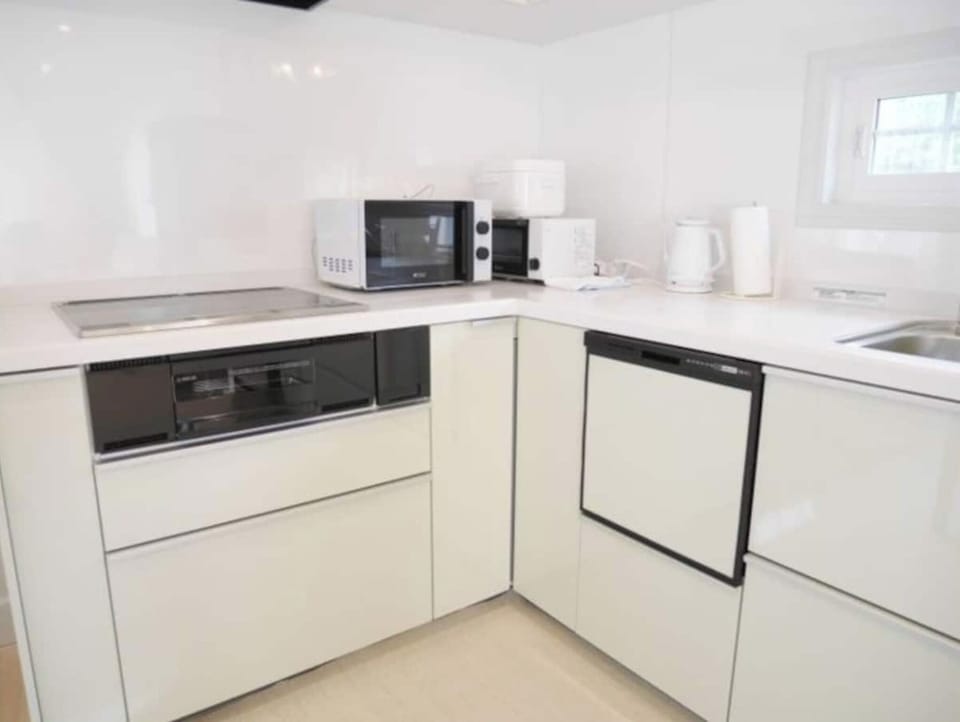 clean kitchen