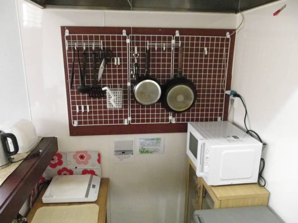 ◆Minimal cooking utensils are provided.