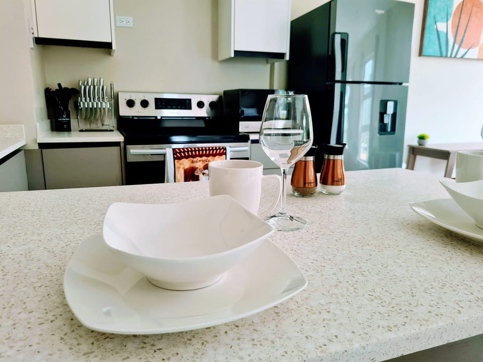 Full Kitchen with appliances & utensils