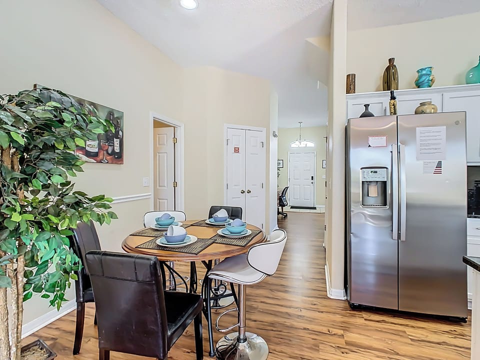➡️ View of the main hallway that leads directly to the kitchen, laundry, and bedroom areas.