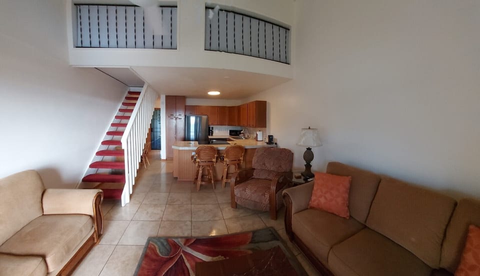 Living area to kitchen
