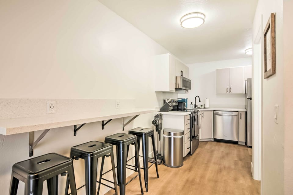 Kitchen Area | Breakfast Bar