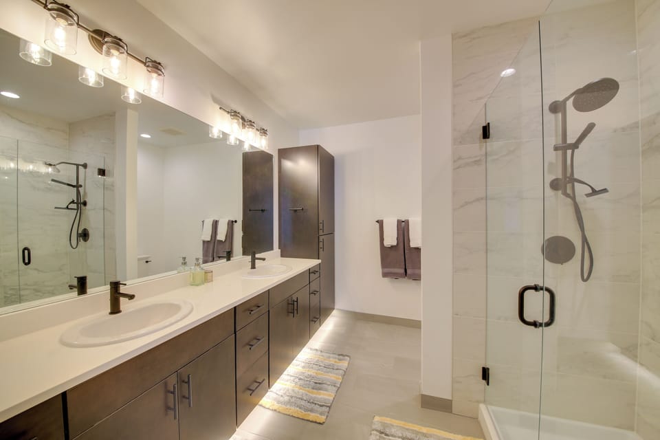 En-Suite Bathroom | Walk-In Shower | Towels Provided