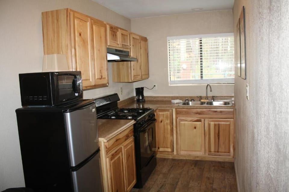 Superior Studio | Private kitchen | Coffee/tea maker, fridge, microwave, toaster