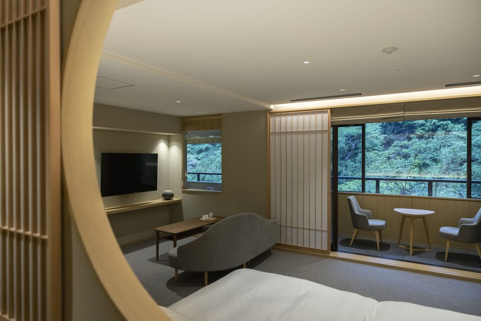 Executive Suite Twin, Non Smoking | Free minibar, in-room safe, soundproofing, free WiFi