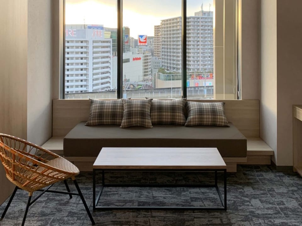 Premier Twin, Non Smoking | Down comforters, in-room safe, free WiFi, bed sheets