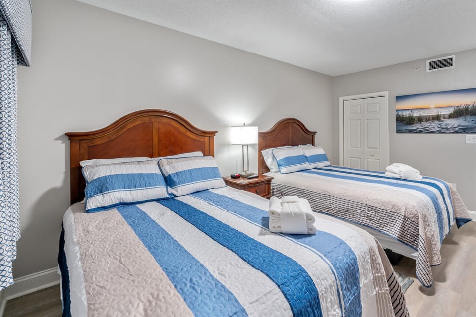 2 Queen beds in bedroom