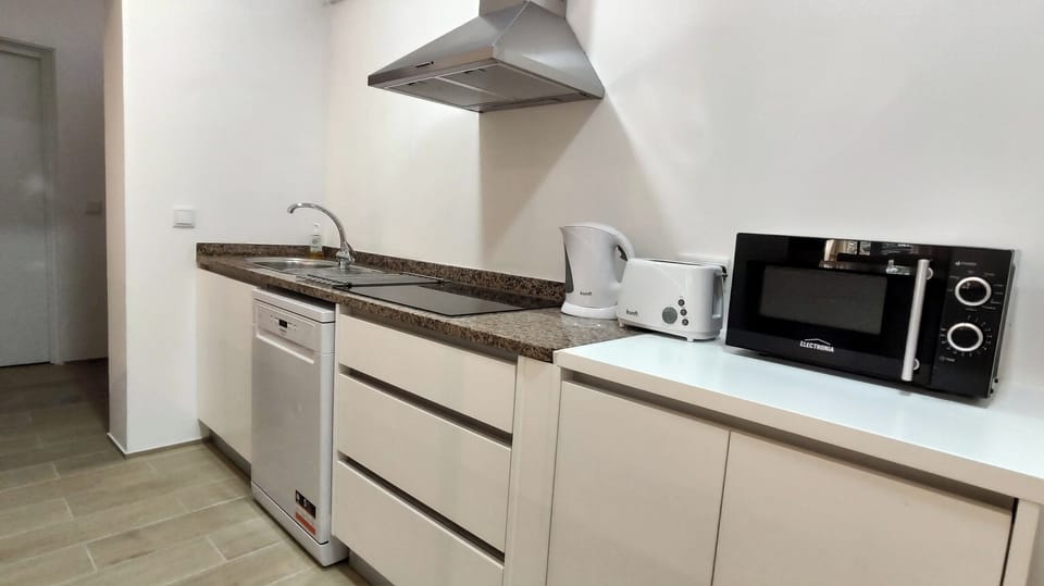 Apartment | Private kitchen | Fridge, microwave, oven, stovetop