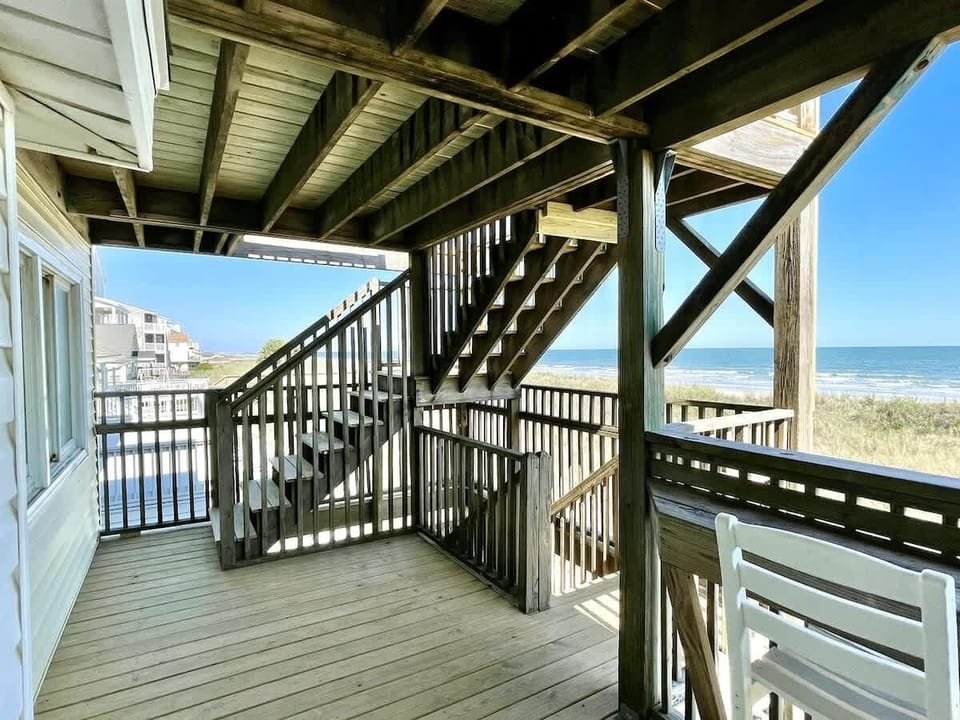Step outside and be swept away by the sights and sounds of the shore.

