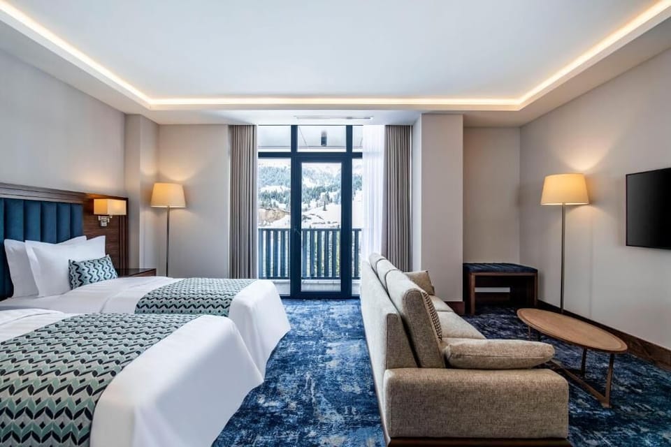 Executive Room, 1 Bedroom | Minibar, bed sheets