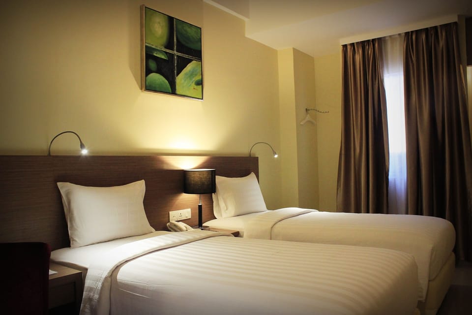 In-room safe, desk, WiFi (free)