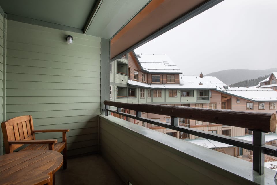 Condo, 2 Bedrooms | Property grounds