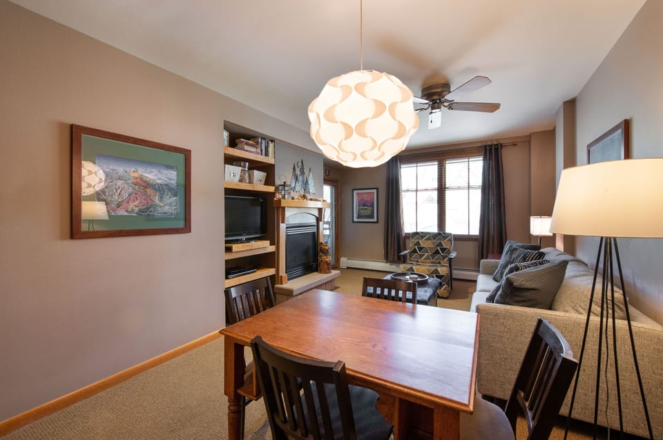 Condo, 2 Bedrooms | Dining