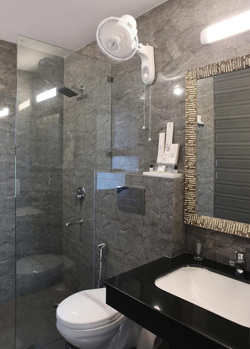 Shower, rainfall showerhead, free toiletries, hair dryer