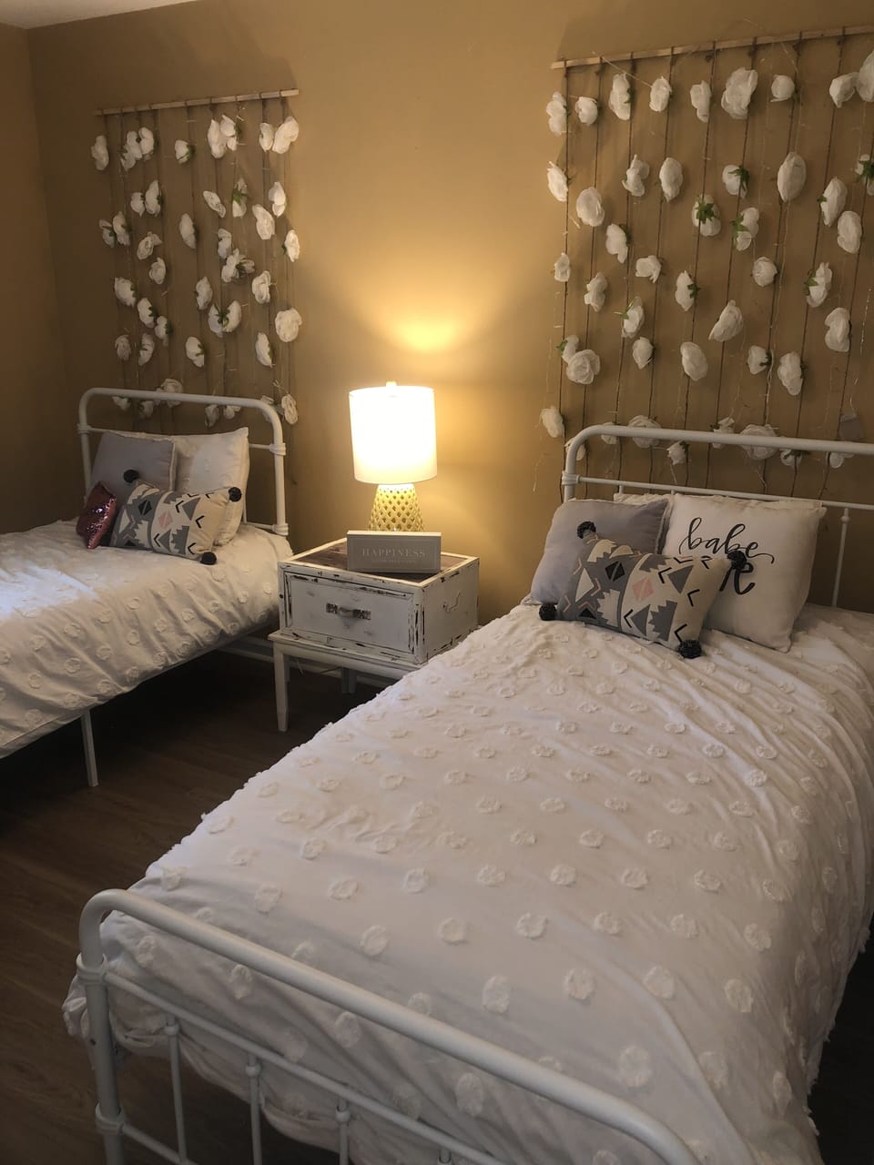 Third bedroom with two twin beds 