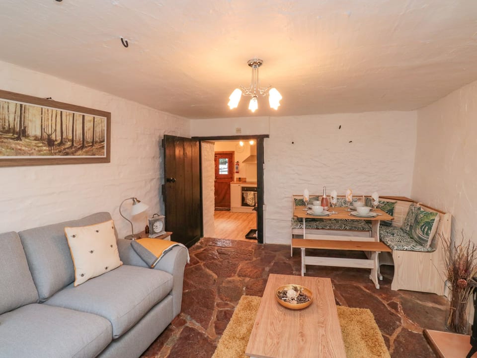 Cottage | Living area | Fireplace